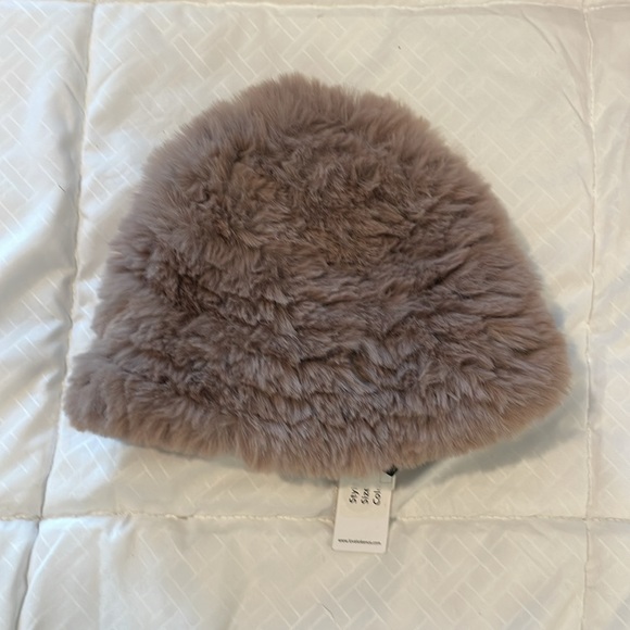 Love Token Beanie - Picture 2 of 6